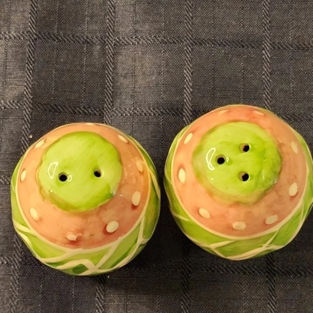 Easter Egg Green And Pink Salt And‎ Pepper Shakers